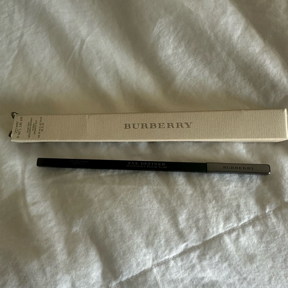 Burberry Eye Definer Pencil in Midnight Plum with sharpner